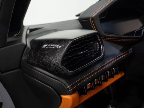 Used 2021 Lamborghini Huracan EVO RWD image 52