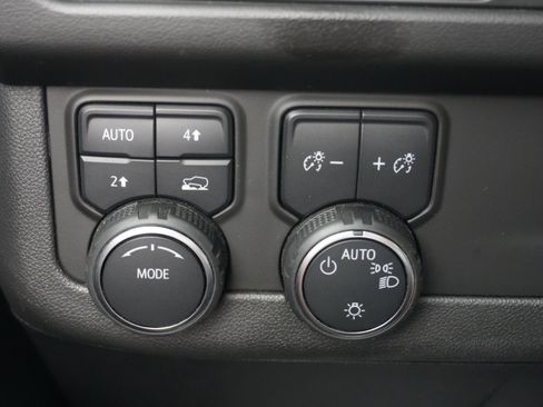 Used 2024 Chevrolet Suburban LT AWD/4WD image 30