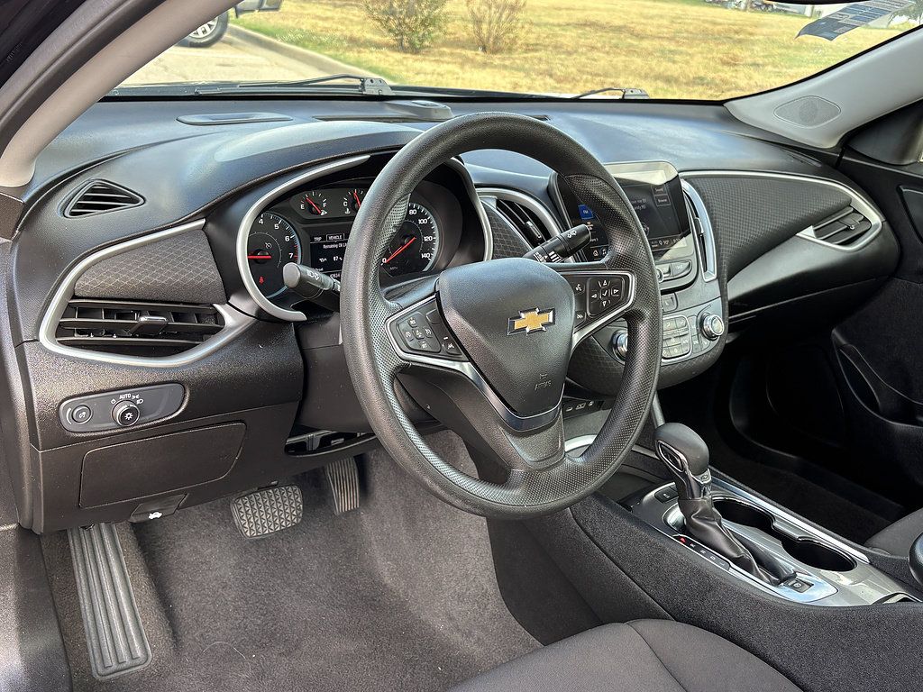 Used 2025 Chevrolet Malibu LT FWD image 10