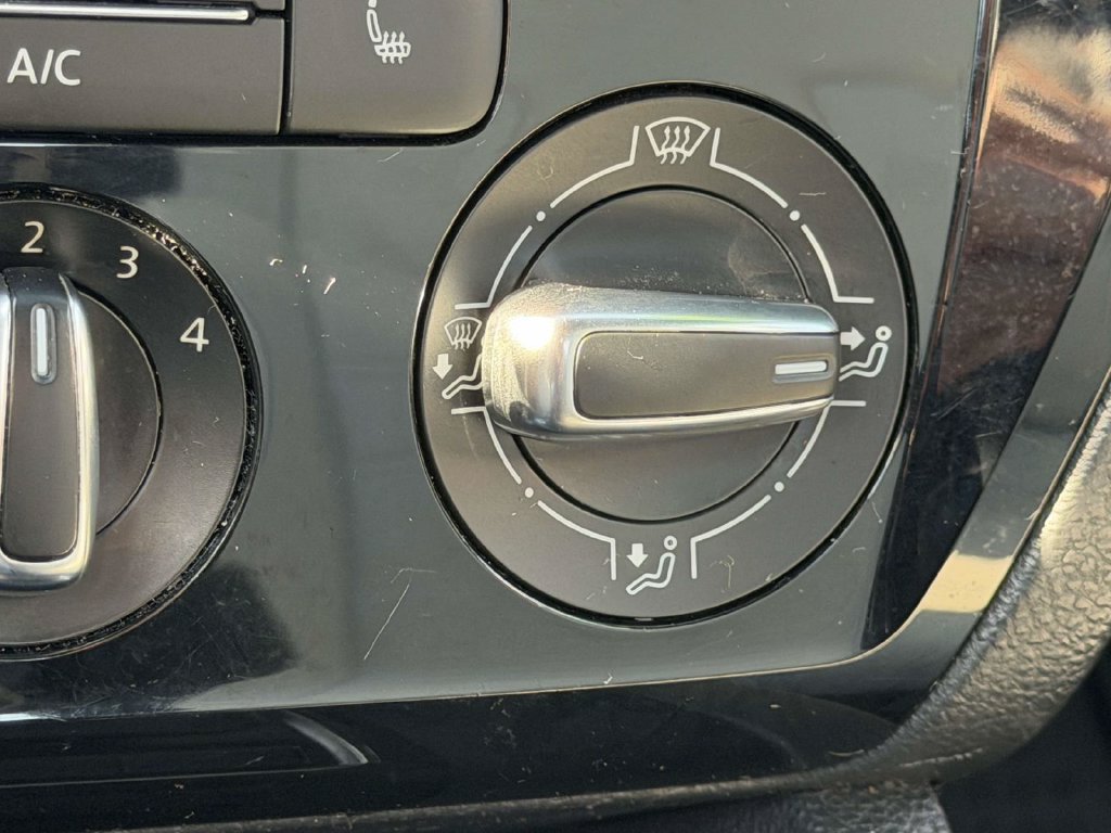 Used 2015 Volkswagen Jetta Sport FWD image 31