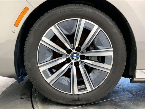Used 2024 BMW i7 eDrive50 RWD image 9