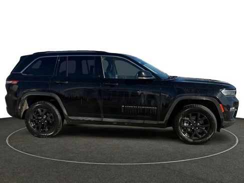Used 2022 Jeep Grand Cherokee Limited image 6