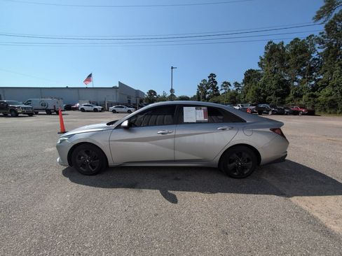Used 2022 Hyundai Elantra SEL w/ Cargo Package FWD image 5