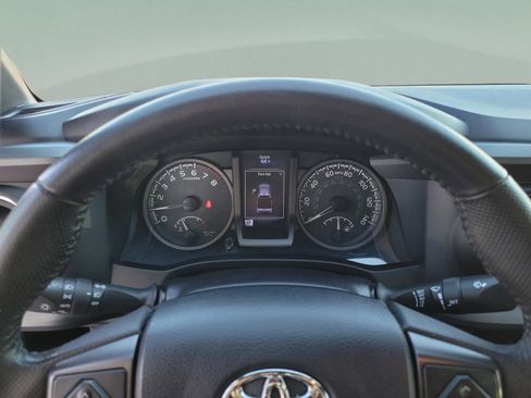 Used 2017 Toyota Tacoma SR5 image 12