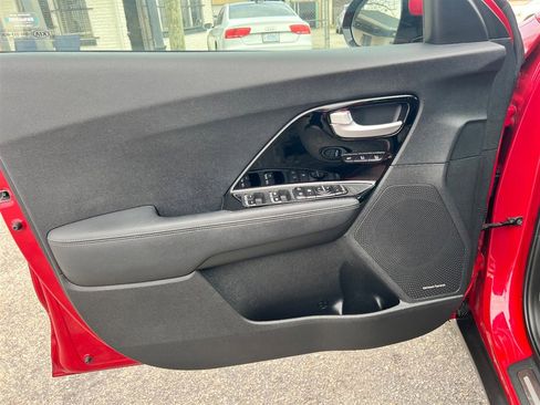 Used 2017 Kia Niro Touring w/ Advanced Technology Package image 13