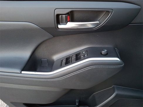 Certified 2022 Toyota Highlander XLE image 13