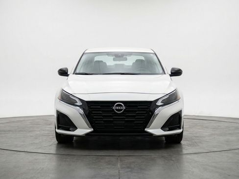 Used 2025 Nissan Altima 2.5 SV image 2