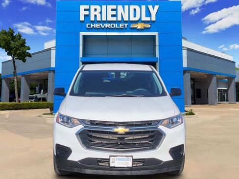 Used 2020 Chevrolet Traverse LS image 2
