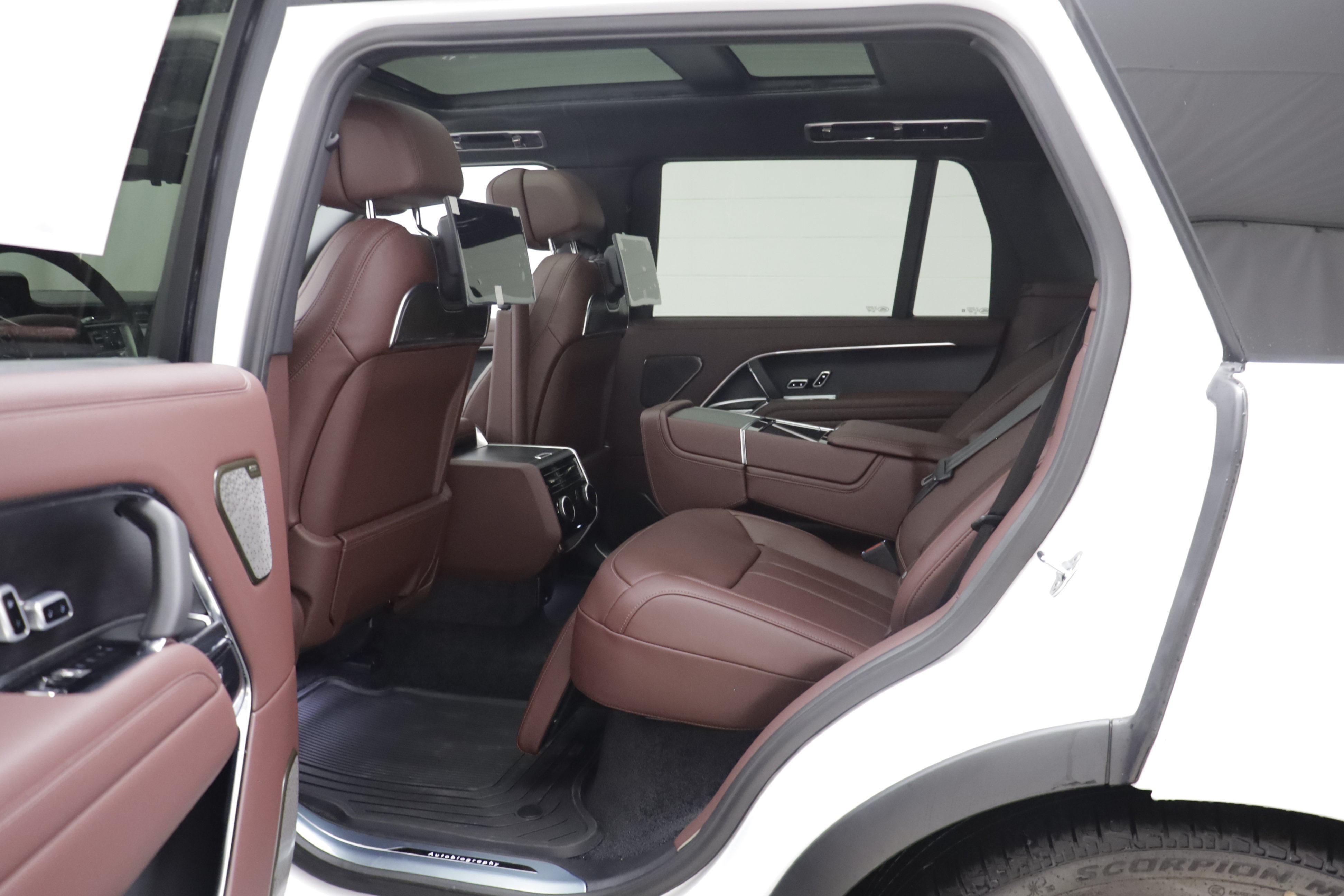 New 2027 Land Rover Range Rover Long Wheelbase Autobiography AWD/4WD image 16