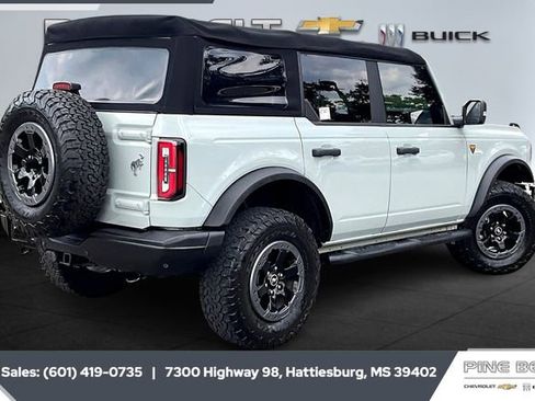 Used 2022 Ford Bronco Badlands image 11