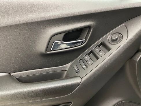 Certified 2022 Chevrolet Trax LT w/ Sport Edition image 11