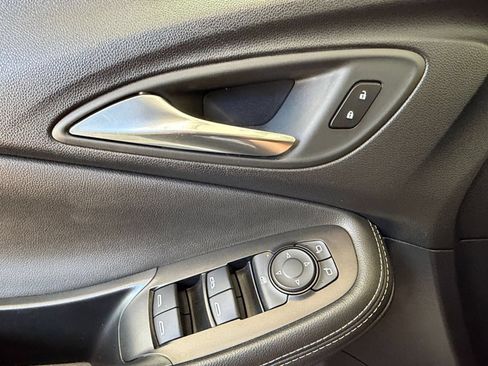 Used 2025 Buick Encore GX Preferred AWD/4WD image 18