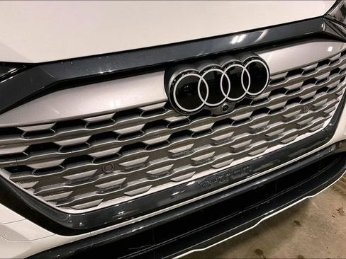 Used 2024 Audi Q8 e-tron Premium Plus w/ Premium Plus Package image 30