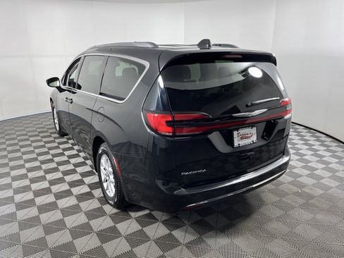 Used 2021 Chrysler Pacifica Touring-L image 5