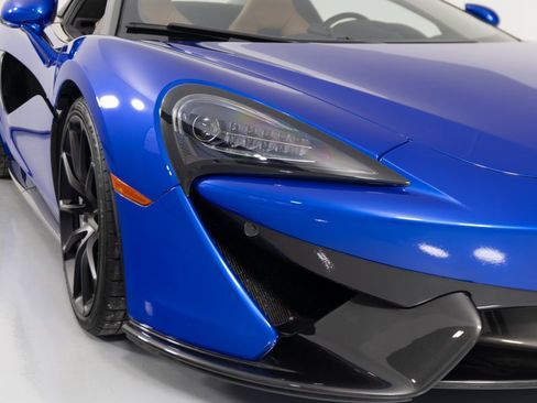 Used 2018 McLaren 570S Spider image 36