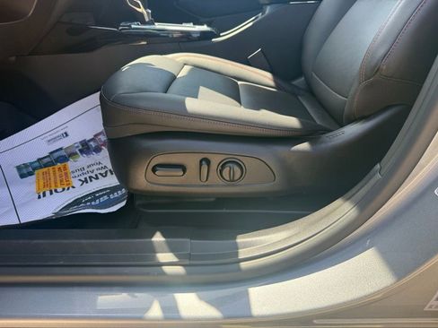 Used 2025 Chevrolet Trax RS w/ Driver Confidence Package FWD image 28