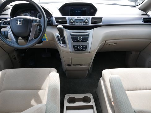 Used 2014 Honda Odyssey LX image 10