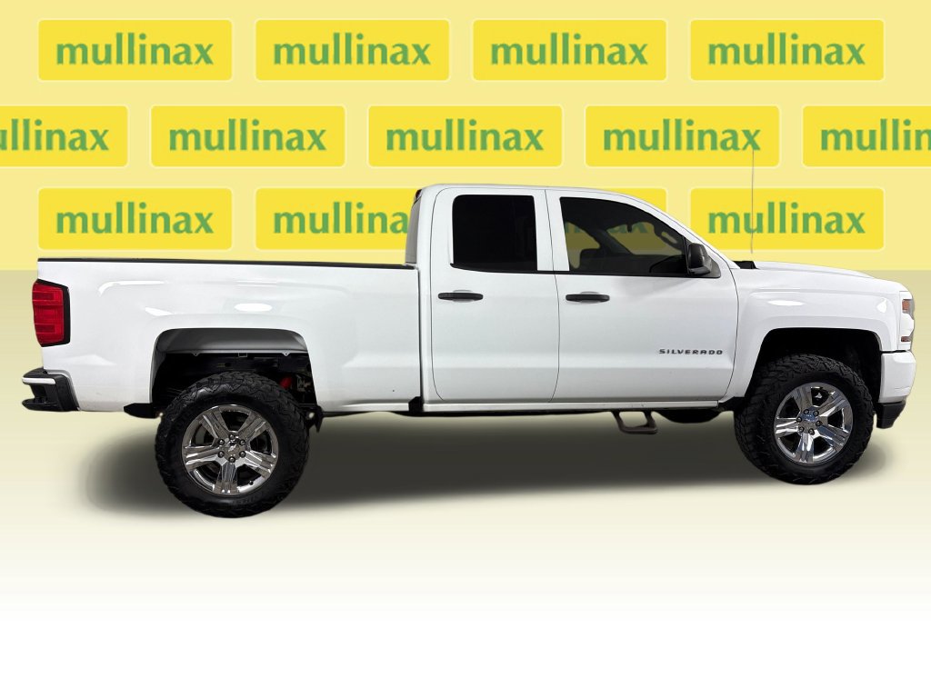 Used 2018 Chevrolet Silverado 1500 Custom w/ Custom Convenience Package RWD image 2