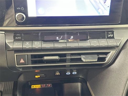 Used 2025 Toyota Camry LE image 27