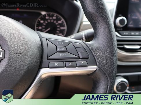 Used 2025 Nissan Altima 2.5 SV FWD image 27