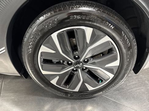 Certified 2024 Kia EV6 Light AWD/4WD image 12