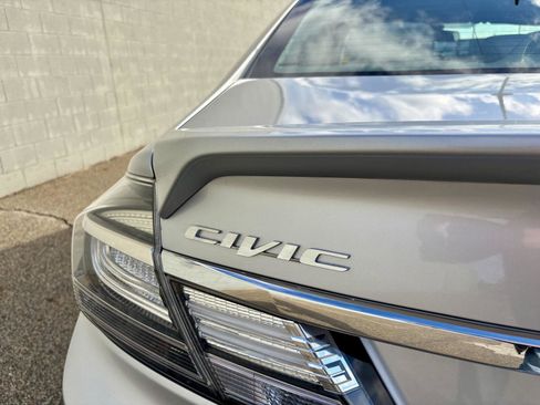 Used 2014 Honda Civic Hybrid Sedan image 19