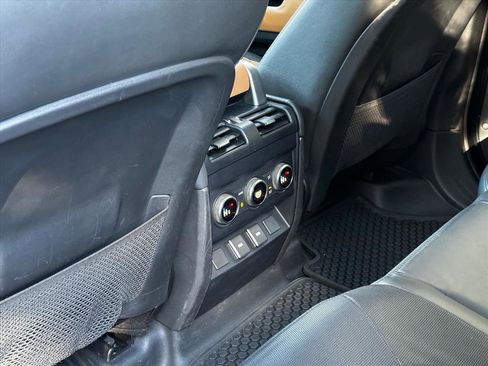 Used 2024 Land Rover Defender 130 X-Dynamic SE image 19