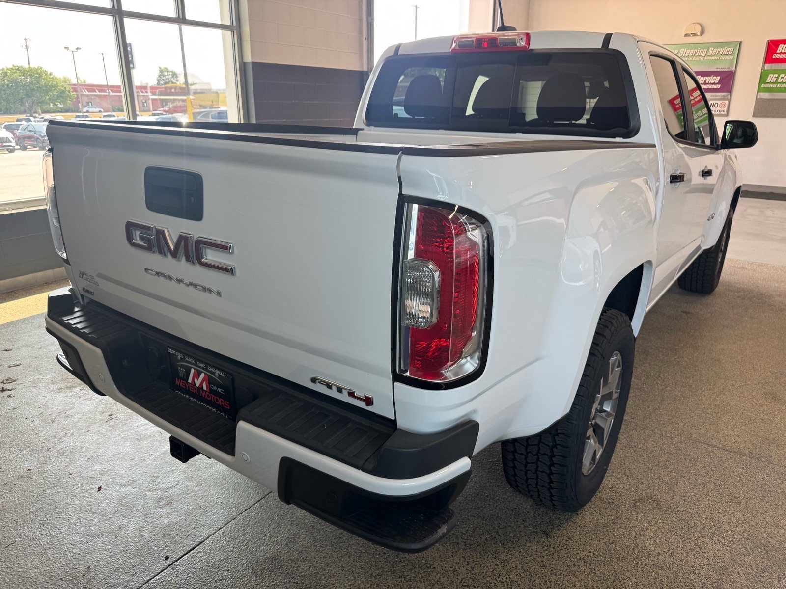 Used 2022 GMC Canyon AT4 w/ Trailering Package AWD/4WD image 5