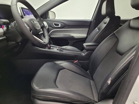 Used 2024 Jeep Compass Latitude w/ Sun and Sound Group AWD/4WD image 17