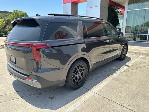 Used 2025 Kia Carnival SX Prestige FWD image 2