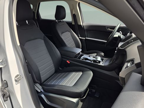 Used 2020 Ford Edge SE FWD image 15