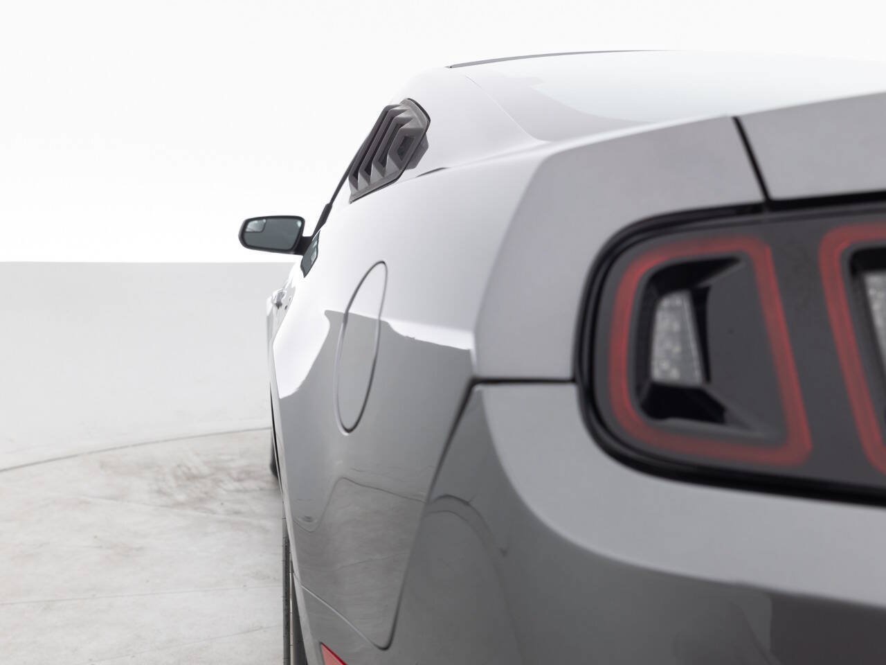 Used 2014 Ford Mustang Coupe RWD image 13