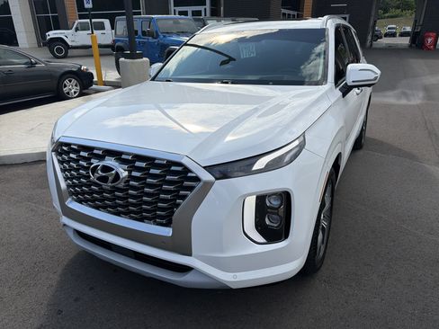 Used 2022 Hyundai Palisade Limited w/ Cargo Package FWD image 3