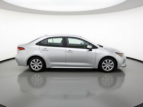 Used 2025 Toyota Corolla LE FWD image 11