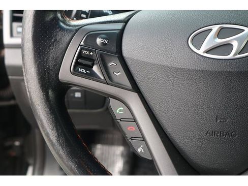 Used 2016 Hyundai Veloster Turbo FWD image 8