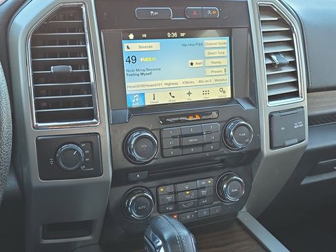 Used 2016 Ford F150 Lariat image 15