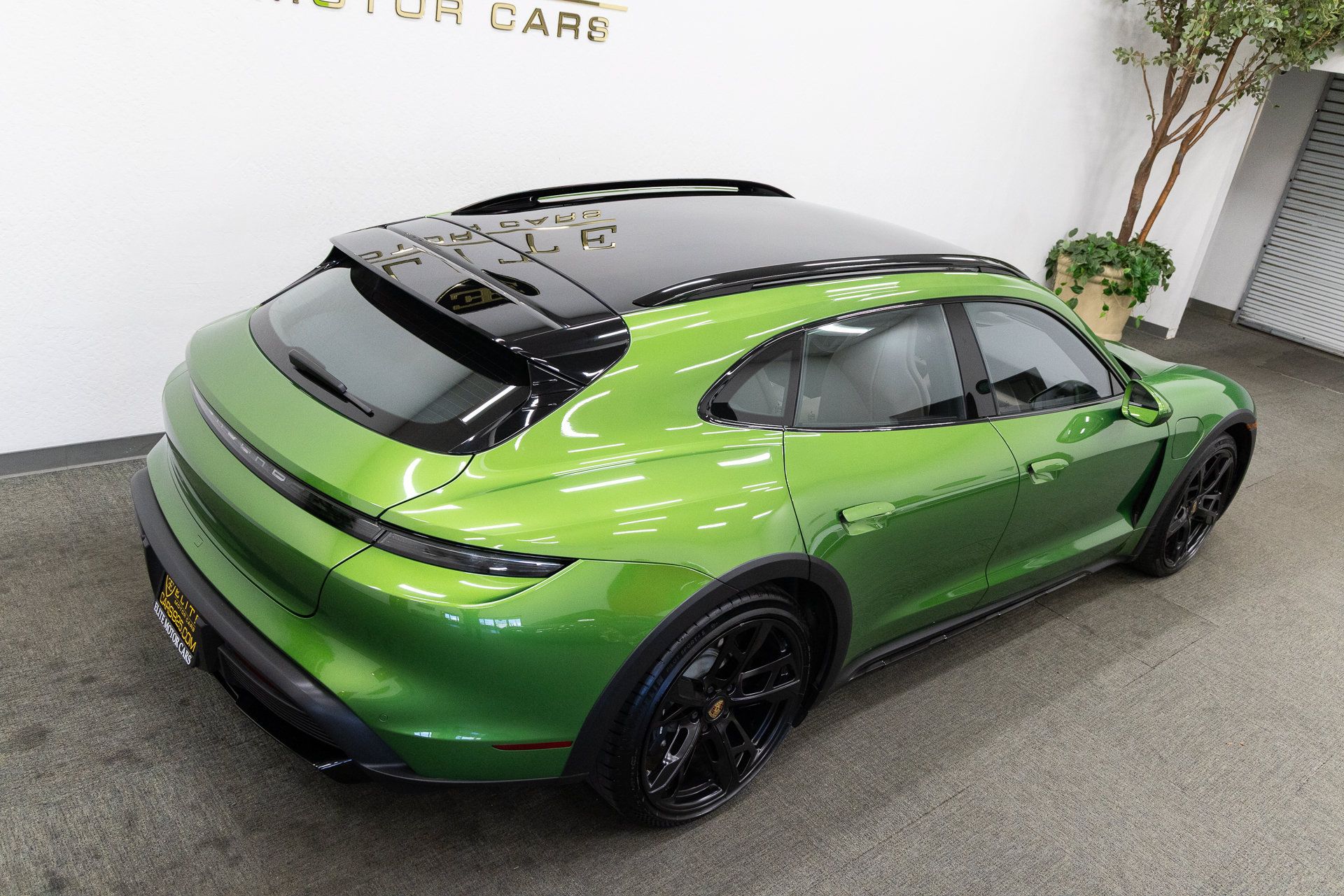 Used 2022 Porsche Taycan 4 Cross Turismo AWD/4WD image 23