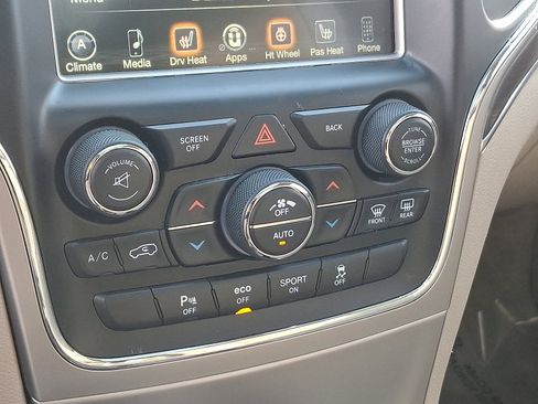 Used 2017 Jeep Grand Cherokee Overland image 16