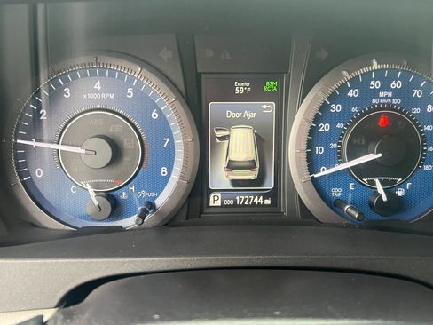 Used 2019 Toyota Sienna XLE Premium w/ Carpet Mat Package FWD image 16
