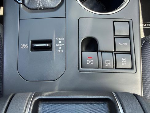Used 2023 Toyota Highlander LE FWD image 29