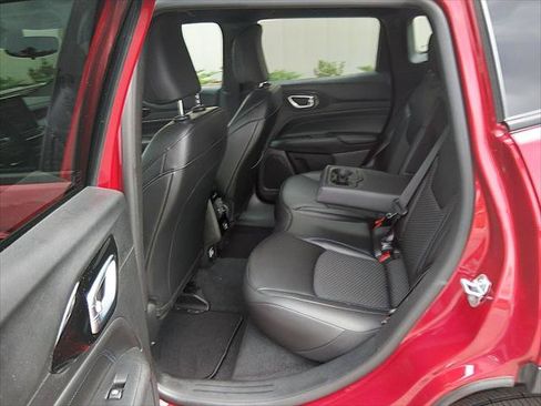 Certified 2026 Jeep Compass Latitude AWD/4WD image 11