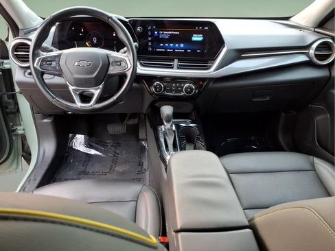 Used 2025 Chevrolet Trax ACTIV w/ Sunroof Package FWD image 14