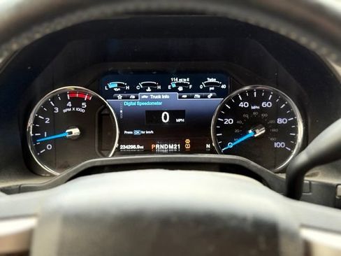 Used 2017 Ford F250 Lariat w/ Lariat Ultimate Package AWD/4WD image 8