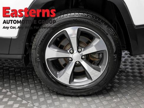 Used 2019 Jeep Cherokee Limited AWD/4WD image 8