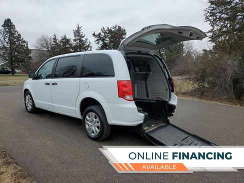 Used 2019 Dodge Grand Caravan SE image 1
