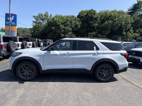 New 2026 Ford Explorer ST-Line w/ ST-Line Street Pack AWD/4WD image 2