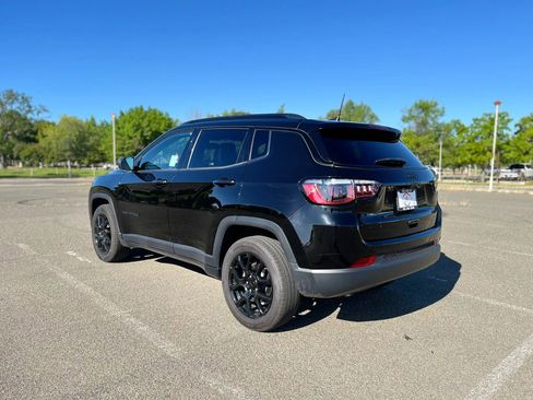 Used 2023 Jeep Compass Latitude image 7