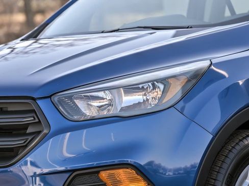 Used 2019 Ford Escape S image 3