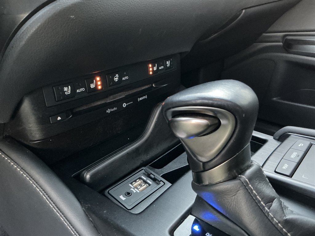 Used 2019 Lexus ES 350 w/ Premium Package FWD image 22