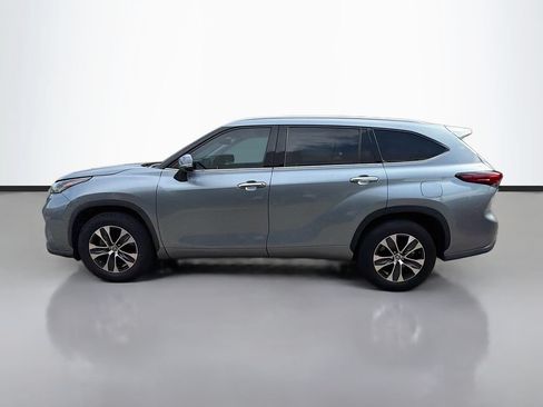Used 2022 Toyota Highlander XLE FWD image 4